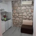Feral 3* מולונאט