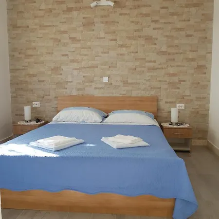 ゲストハウス Feral モルナット