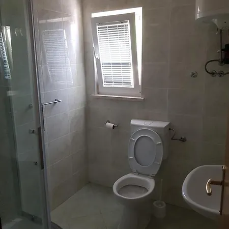 Feral ゲストハウス モルナット