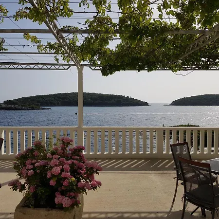 Guest house Feral 3*