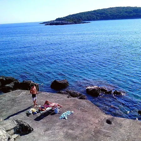 Feral Gostinjska kuća 3*